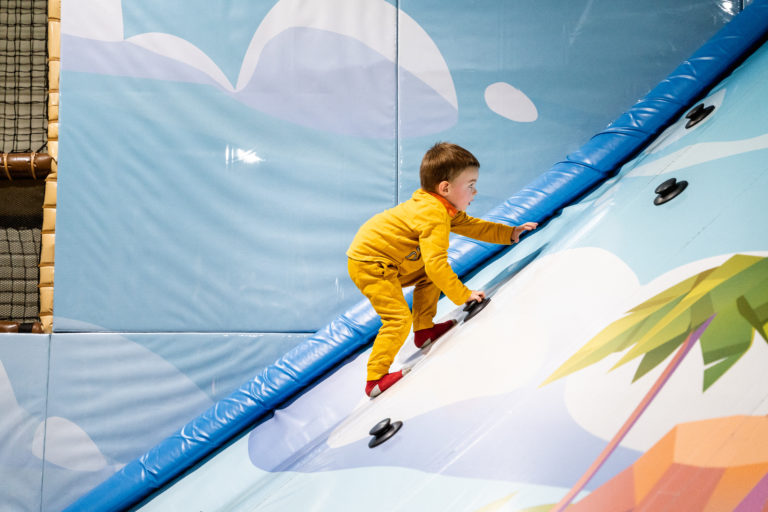enfant ile de tortuga sortie en famille saint etienne divertissement indoor